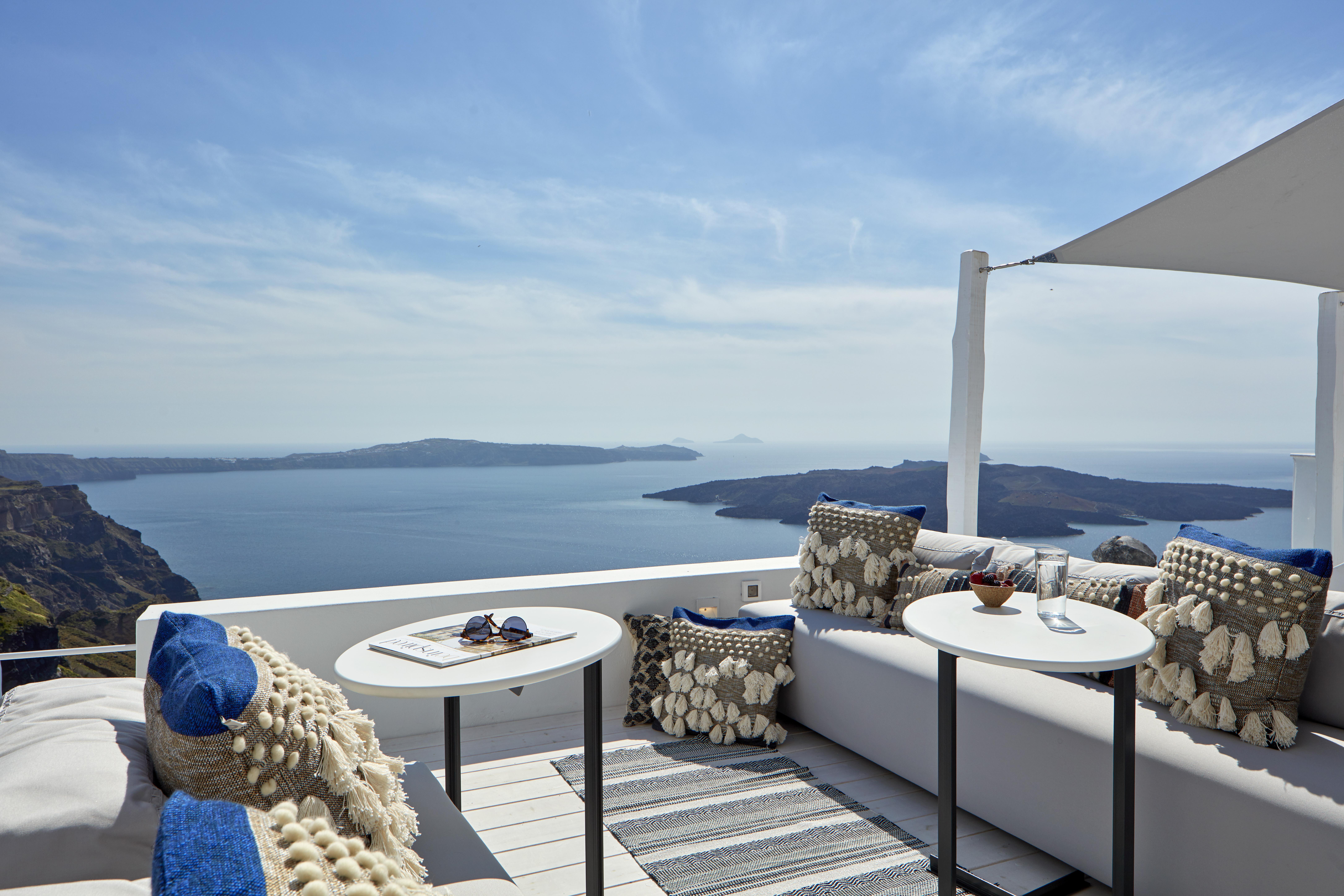 Cosmopolitan - Small Luxury Of The World Firá
