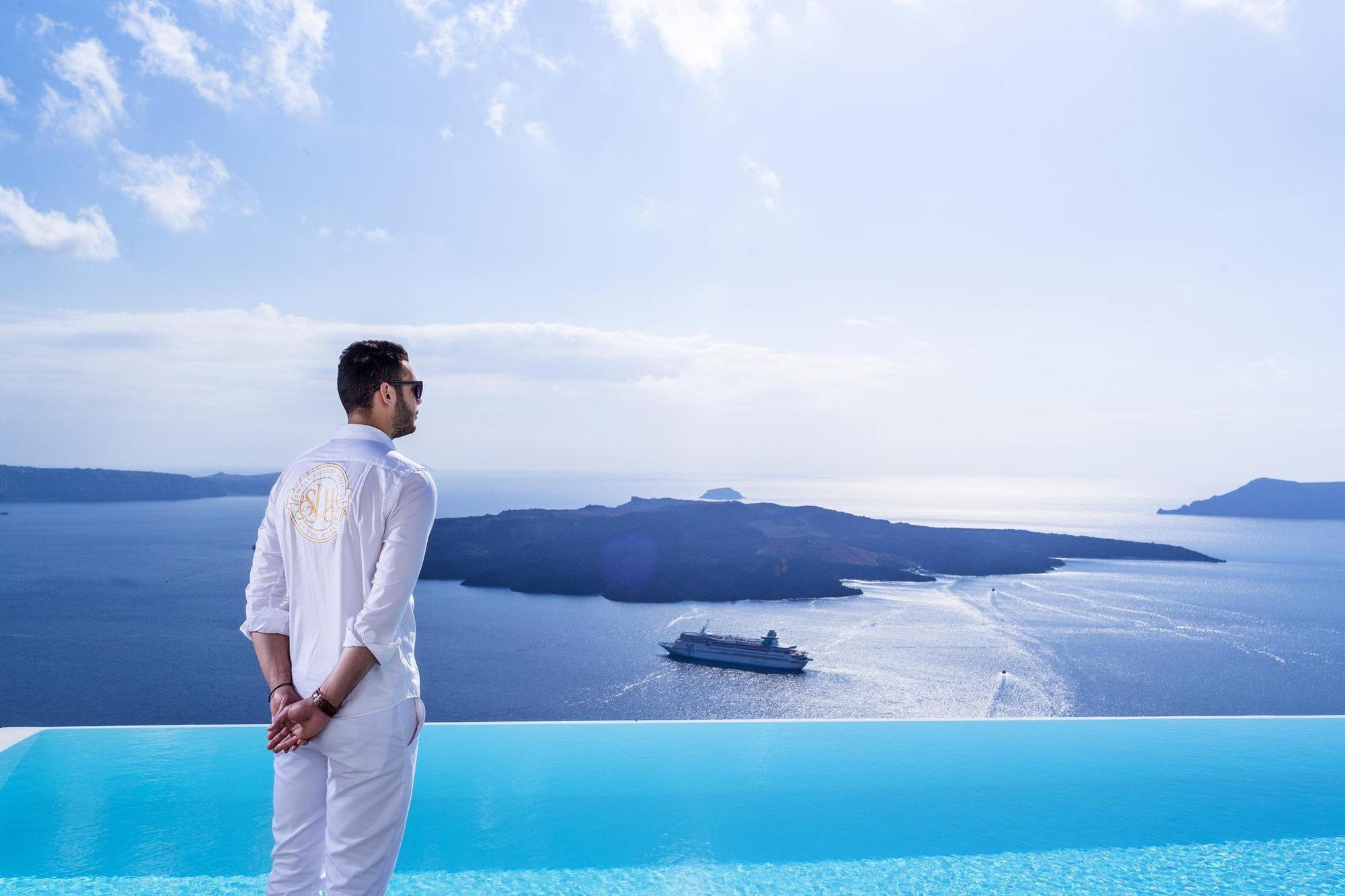 Hotel Cosmopolitan - Small Luxury Of The World Firá