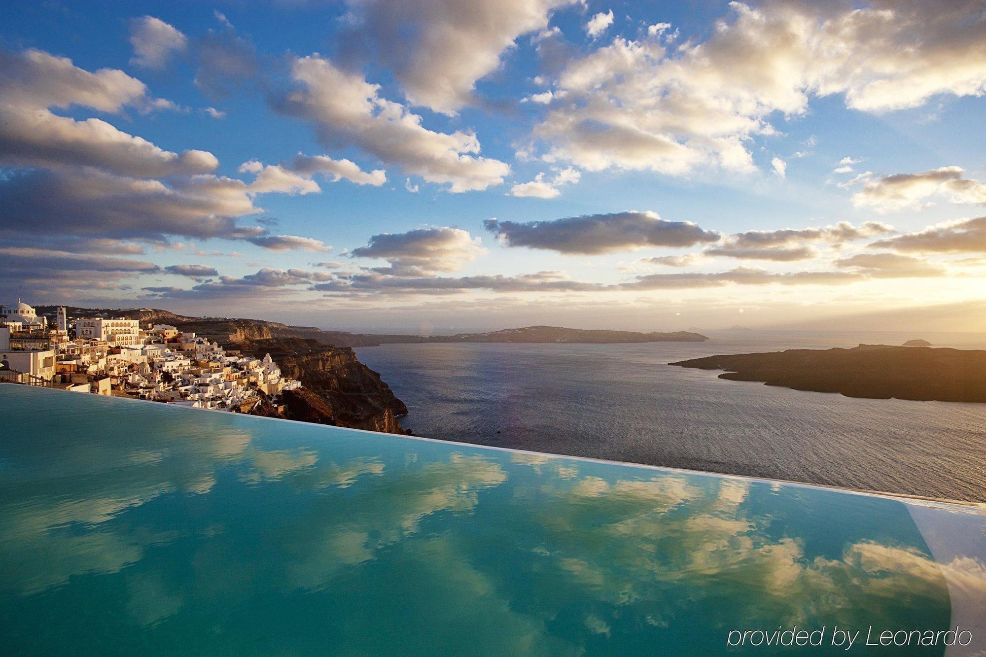 Hotel Cosmopolitan - Small Luxury Of The World Firá