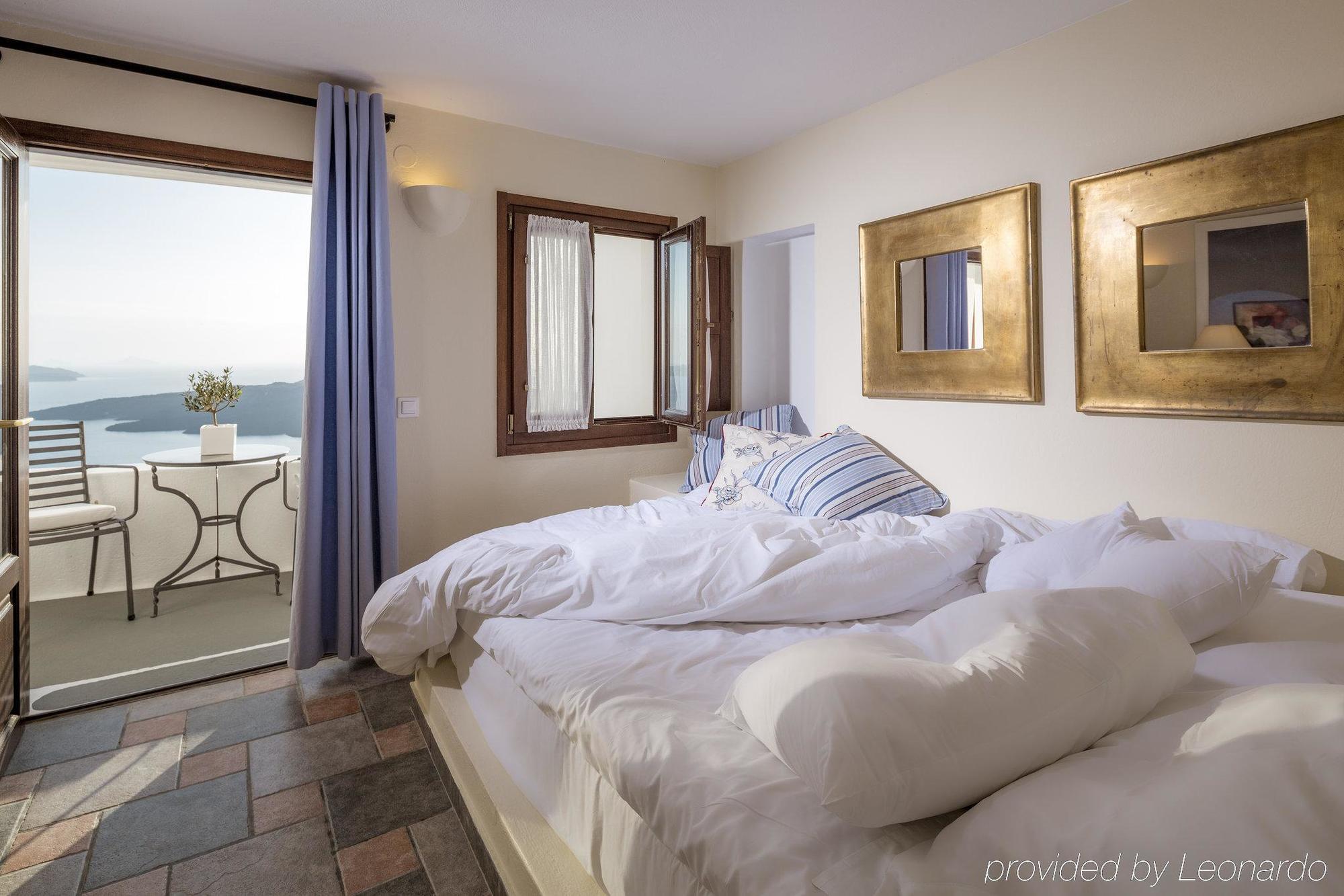 Hotel Cosmopolitan - Small Luxury Of The World Firá