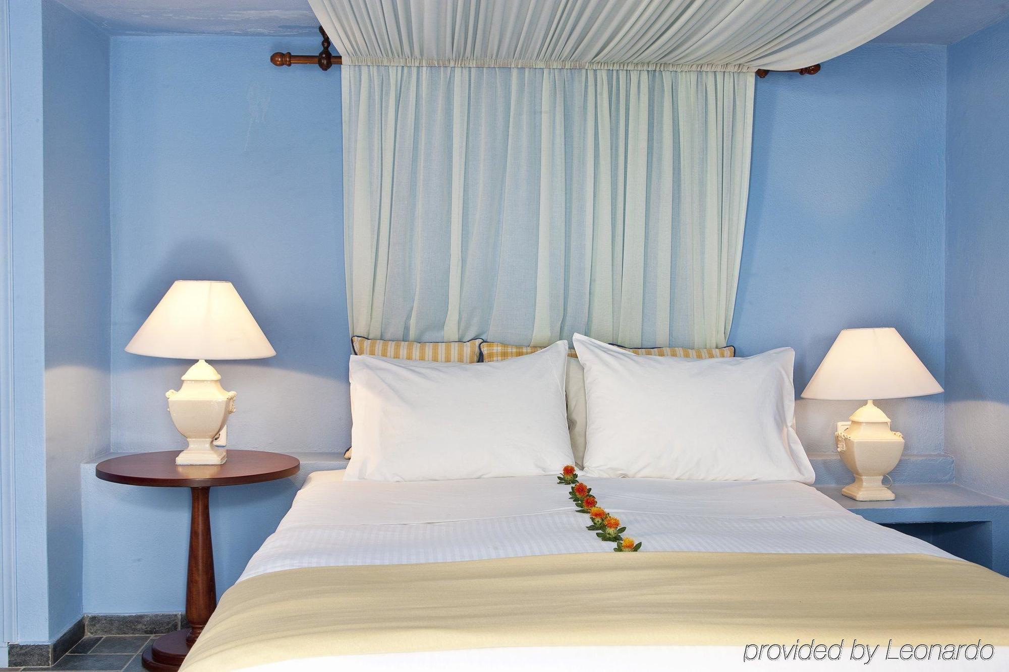Hotel Cosmopolitan - Small Luxury Of The World Firá